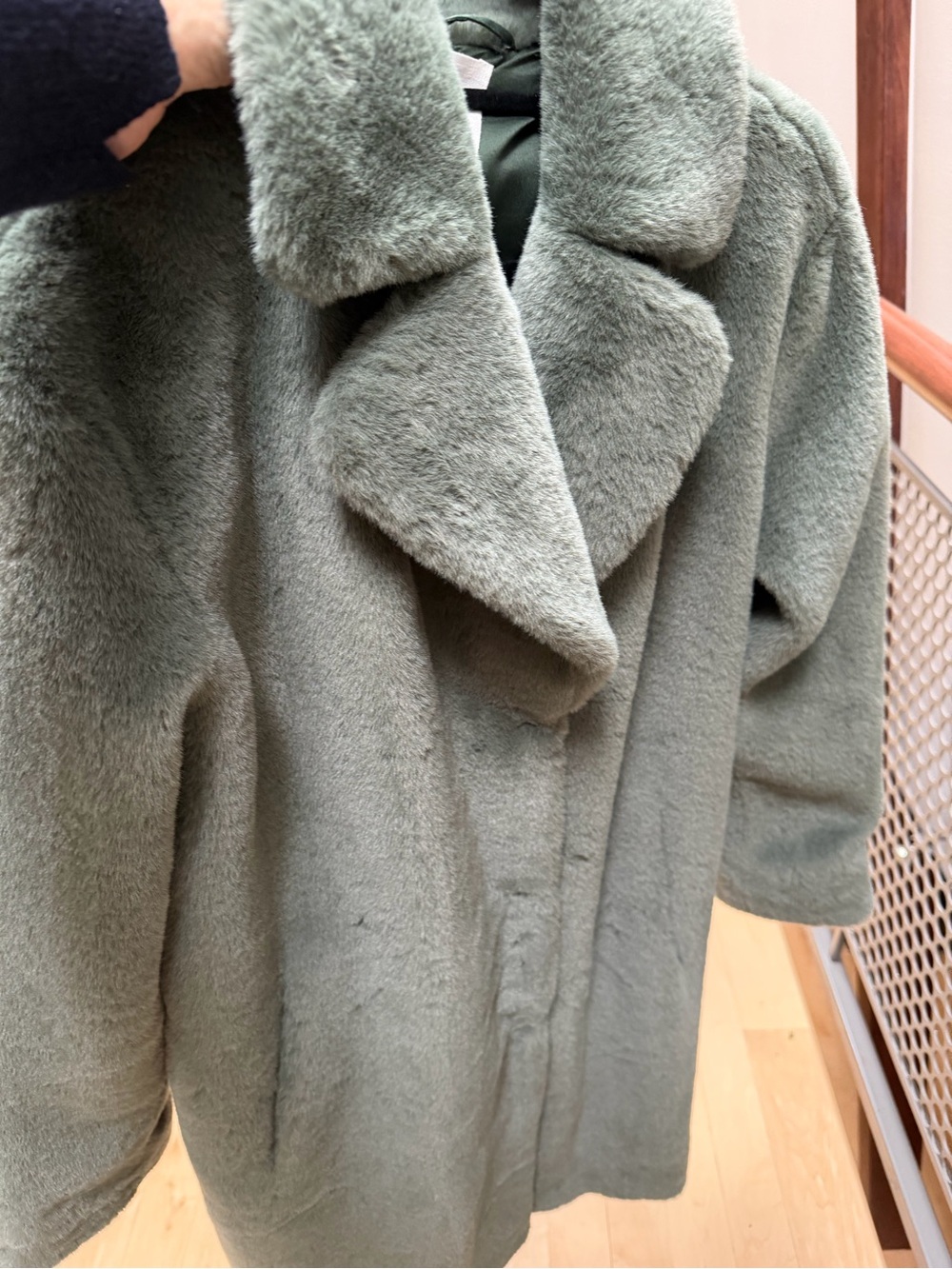 Velvet by Graham & Spencer silver-green women’s faux fur coat in size small.